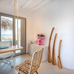 לינה וארוחת בוקר The Summit Of Mykonos 4*